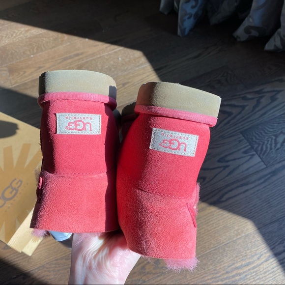 UGG pink boots with fur insole and wooden button size 7 - Picture 12 of 16